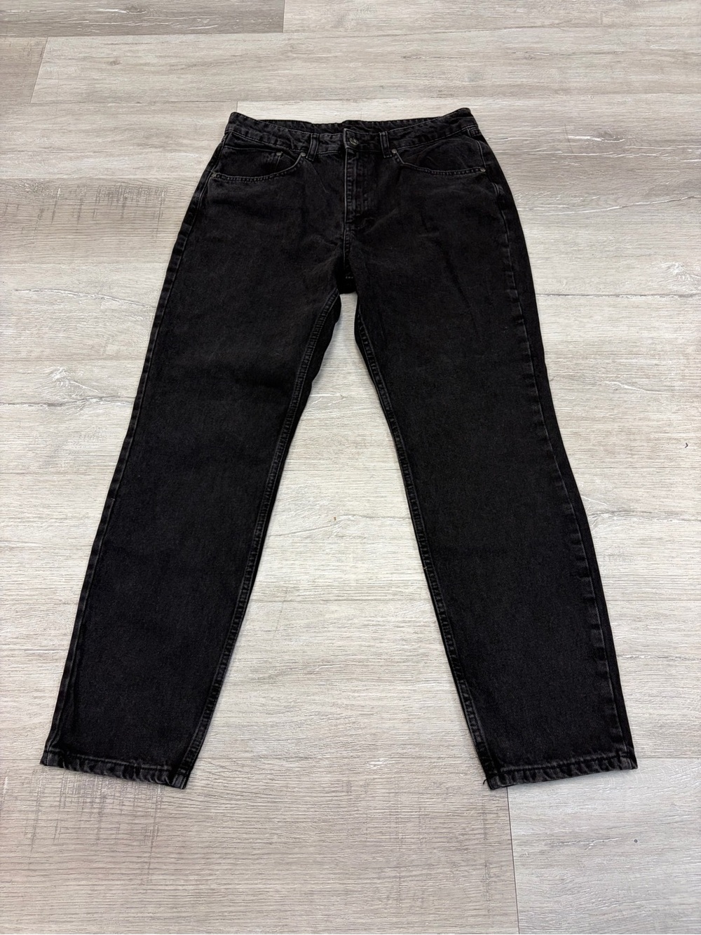Ragged Cougar Mom Jeans in Charcoal